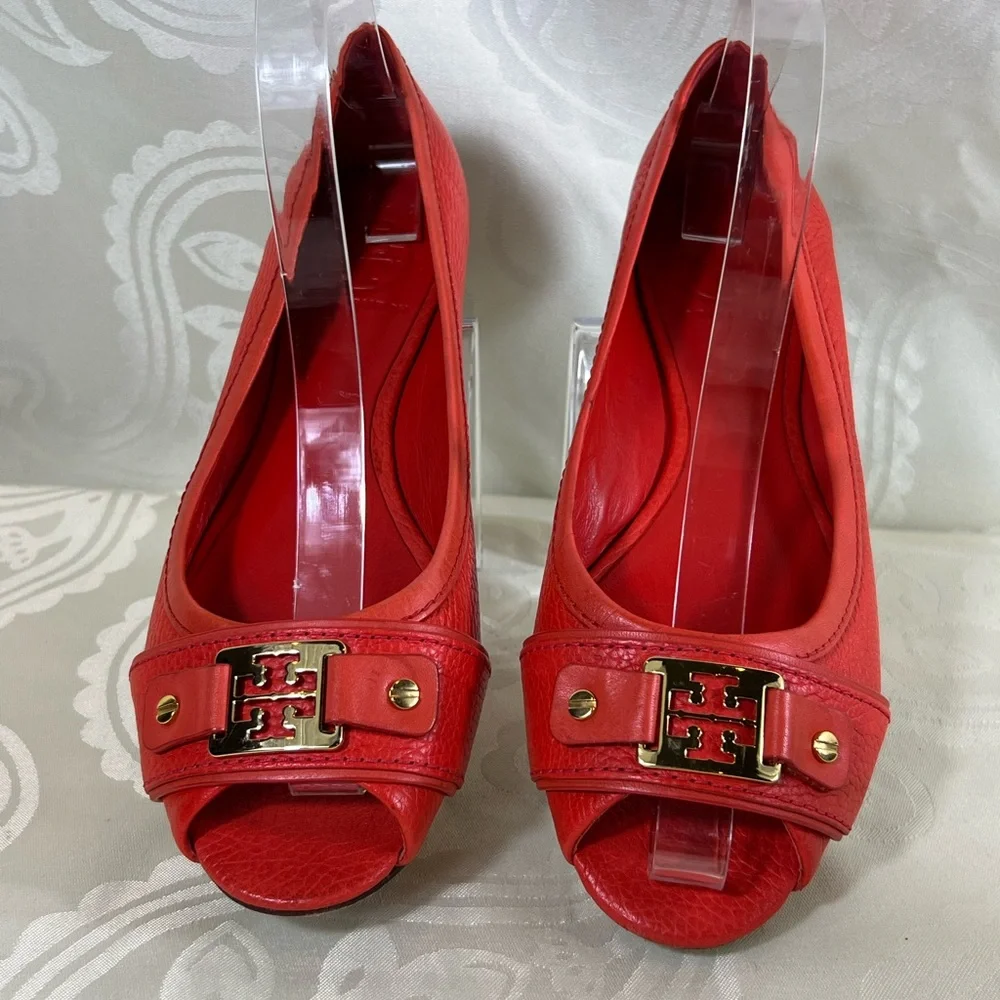 7226: Tory Burch Orange-Red Pebbled Leather Peep Toe Ballet Flats Size 7.5